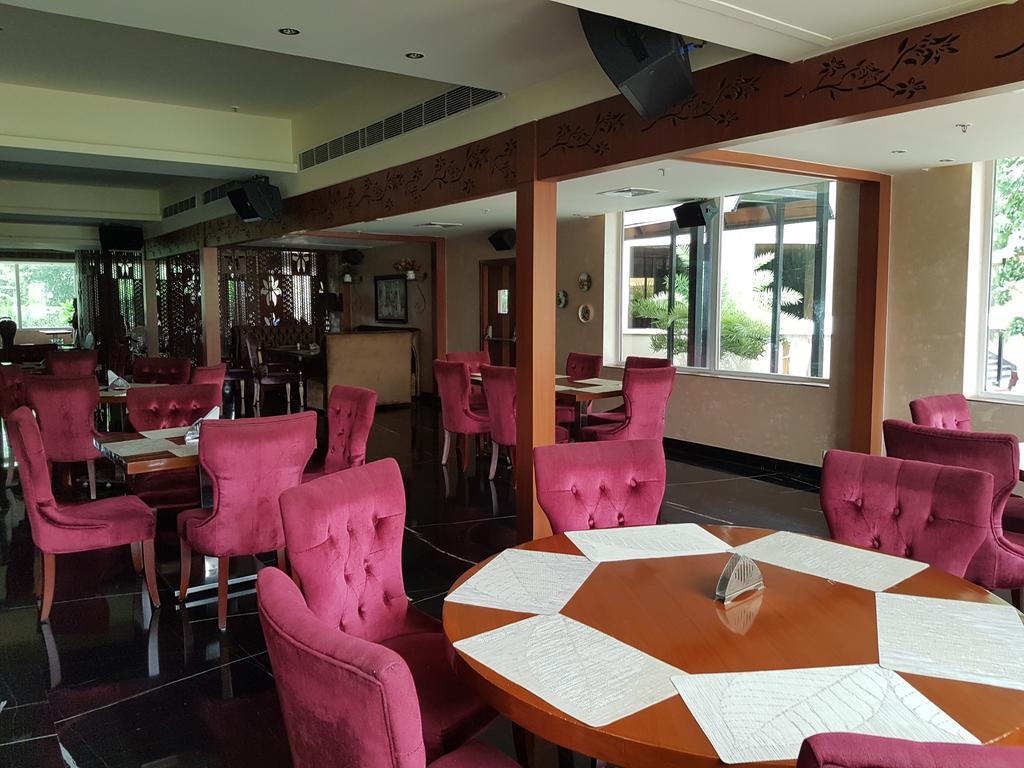 Atrio By Devam Hotel Gurgaon Exterior foto