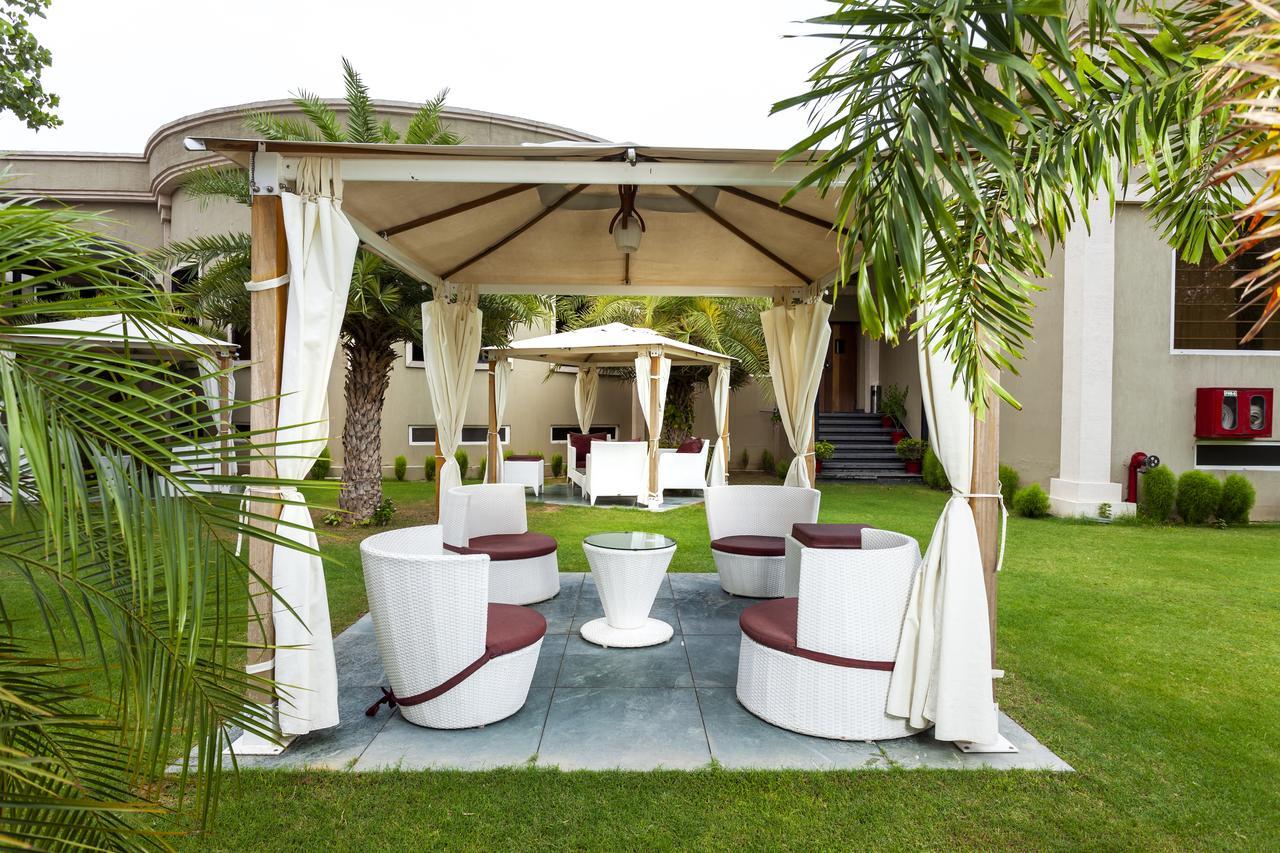 Atrio By Devam Hotel Gurgaon Exterior foto